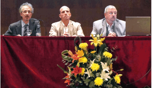En la mesa de clausura: Julio Torres, Mario García Báscones (alcalde de Nules) y
	Vicent Felip